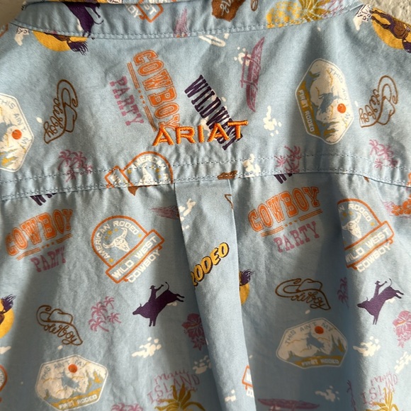 Ariat boys short sleeve button up. Size Large (14-16) - Picture 5 of 7